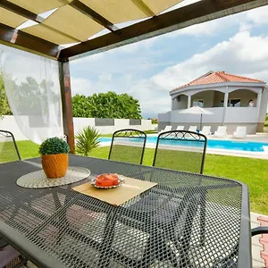 Stipe By Interhome Smilcic