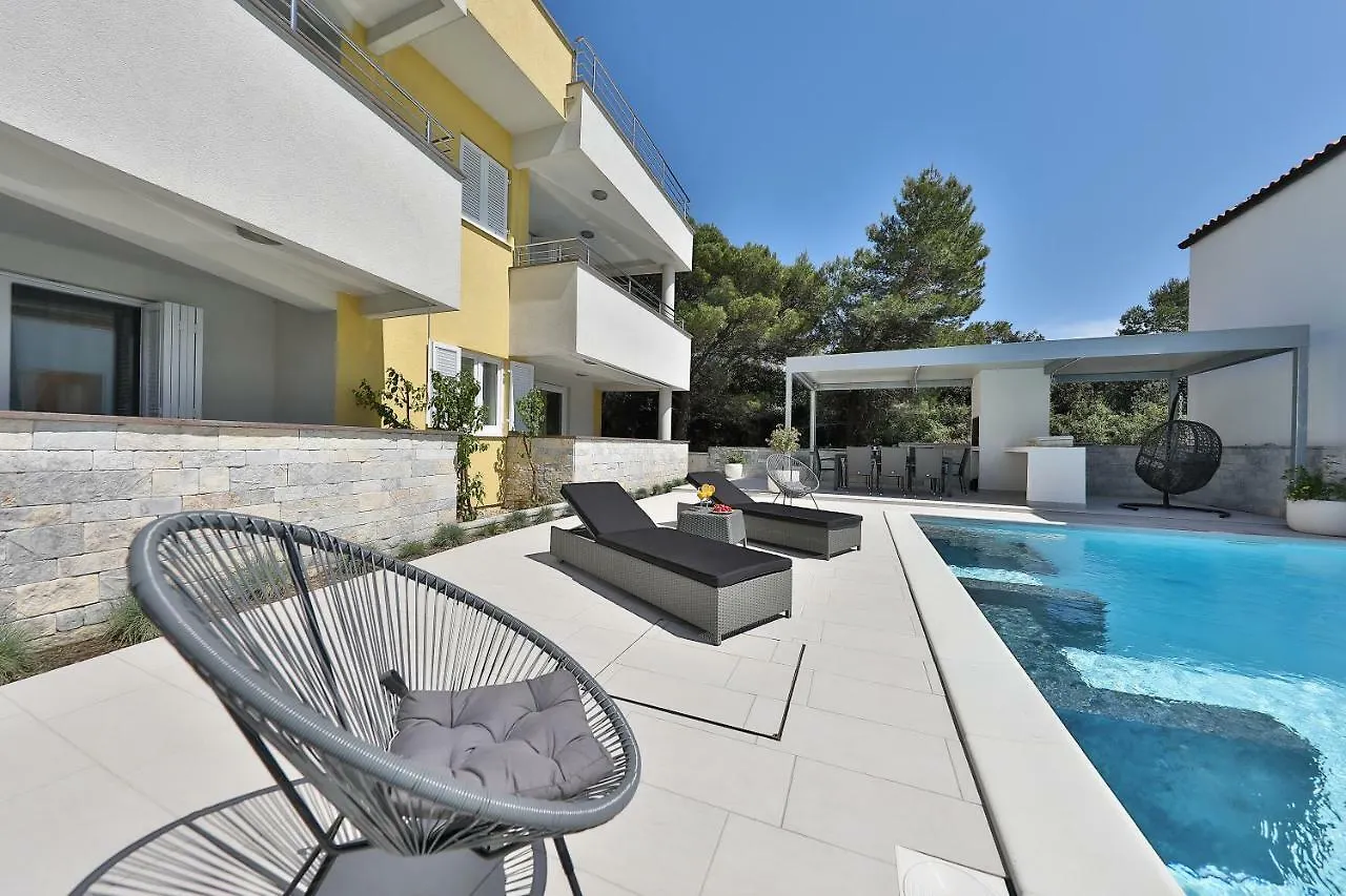 Luxury Villa Nada With Pool Petrčane Apartment