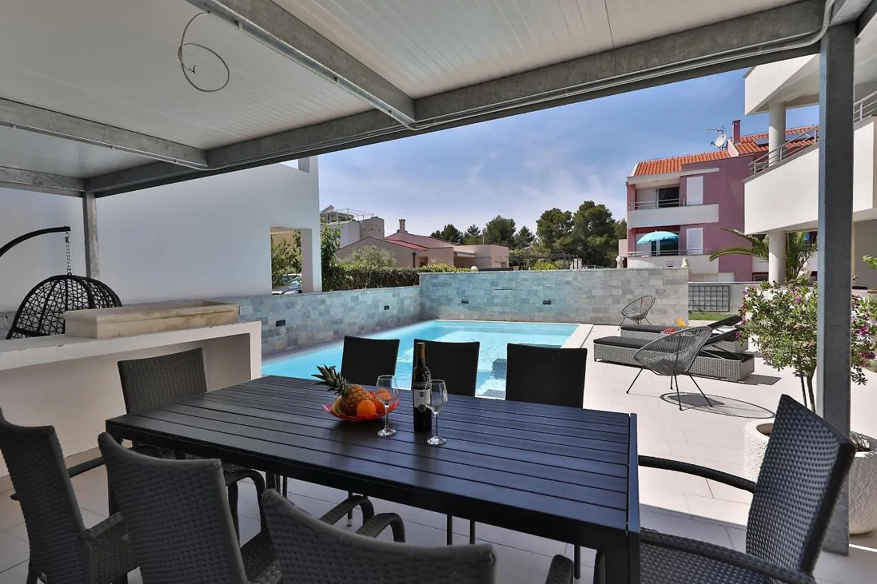Apartment Luxury Villa Nada With Pool Petrčane Kroatien